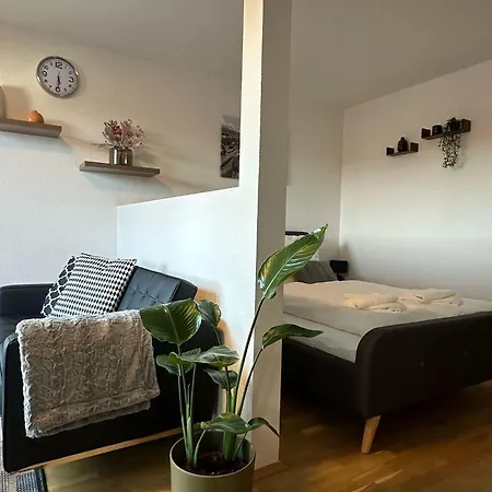 Feelgood 59, Stilvolles In Barleben, Bei Magdeburg, Parkplatz Und Netflix Kostenfrei, Nur 2 Km Bis Zur A2 Apartment *
